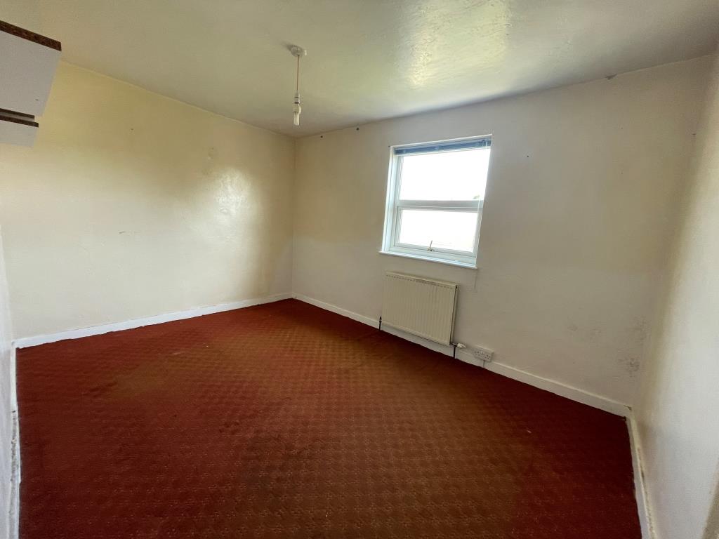 Lot: 95 - TWO-BEDROOM HOUSE FOR IMPROVEMENT - Bedroom with window and radiator